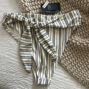 NWT Abercrombie high rise cheeky bottom